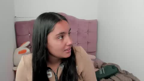 Snapshot of caroline_rodriguez_9 chatting on 16, 10, 2025 caroline_rodriguez_9 online show from 16, 10, 2025