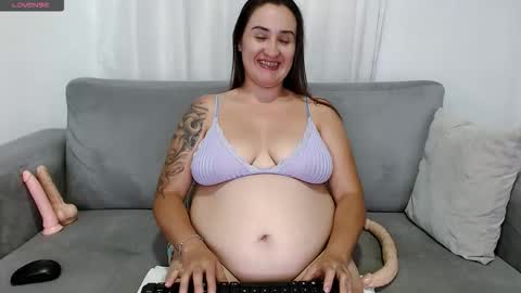 Snapshot of carolinefantasy_ chatting on 7, 10, 2025 Caroline online show from 7, 10, 2025