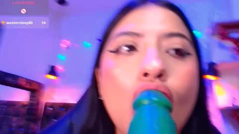 Snapshot of carolinescoth_dl chatting on 8, 2, 2025 Caroline Scoth online show from 8, 2, 2025