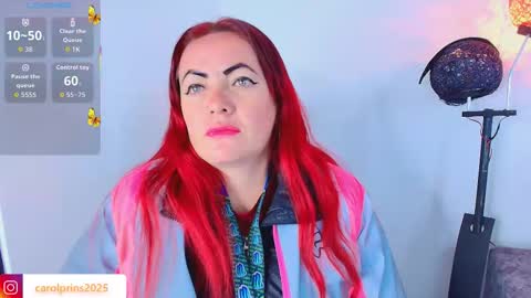 Carolinhe  online show from 12, 11, 2025