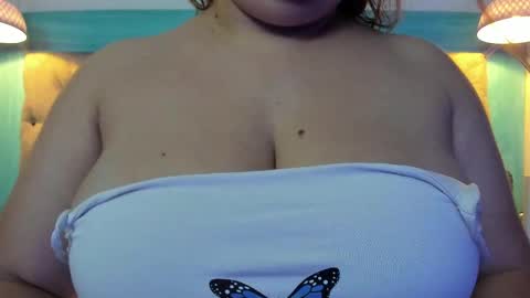 Snapshot of carolinne_89 chatting on 5, 3, 2025 caro online show from 5, 3, 2025
