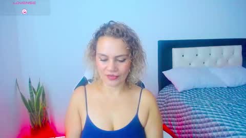 CarolinneFiotti online show from 20, 10, 2025