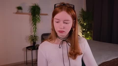 Snapshot of carolinnk chatting on 19, 10, 2025 Caro online show from 19, 10, 2025