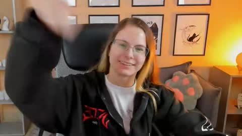 Snapshot of carrie_roses chatting on 12, 9, 2025 carrie_roses online show from 12, 9, 2025