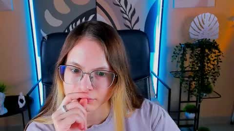 Snapshot of carrie_roses chatting on 6, 10, 2025 carrie_roses online show from 6, 10, 2025