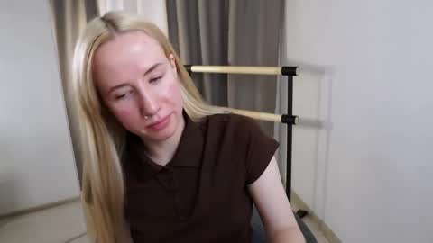 Snapshot of cassie_kelman chatting on 3, 11, 2025 Cassie online show from 3, 11, 2025