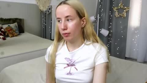 Snapshot of cassie_kelman chatting on 15, 12, 2025 Cassie online show from 15, 12, 2025