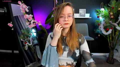 Snapshot of cassiecool chatting on 7, 1, 2025 assie online show from 7, 1, 2025