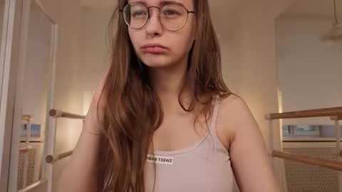 Snapshot of cassiecool chatting on 16, 10, 2025 assie online show from 16, 10, 2025