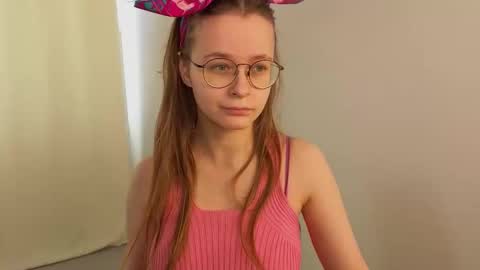 Snapshot of cassiecool chatting on 17, 10, 2025 assie online show from 17, 10, 2025