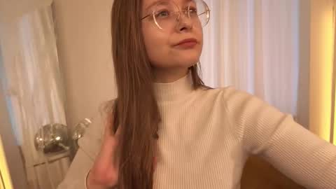 Snapshot of cassiecool chatting on 2, 11, 2025 assie online show from 2, 11, 2025