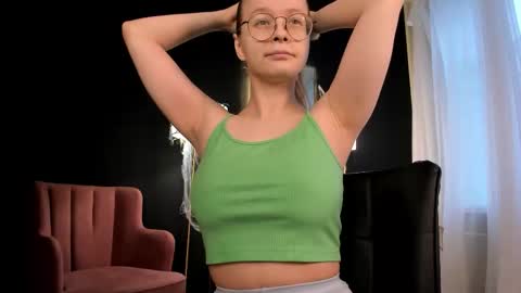 Snapshot of cassiecool chatting on 8, 11, 2025 assie online show from 8, 11, 2025