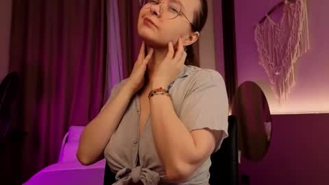 Snapshot of cassiecool chatting on 26, 11, 2025 assie online show from 26, 11, 2025