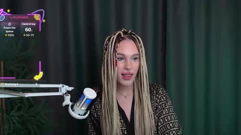 Snapshot of cassiemich chatting on 16, 12, 2025 Cassie online show from 16, 12, 2025