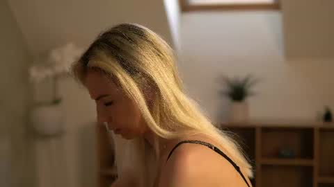 Snapshot of cassiemiles chatting on 24, 6, 2026 Cassi online show from 24, 6, 2026