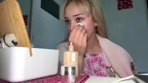 Snapshot of cassijent chatting on 8, 5, 2026 Olivia online show from 8, 5, 2026