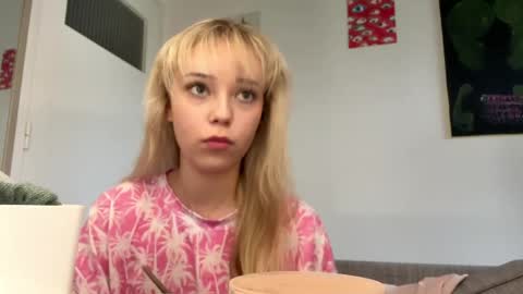 Snapshot of cassijent chatting on 14, 5, 2026 Olivia online show from 14, 5, 2026