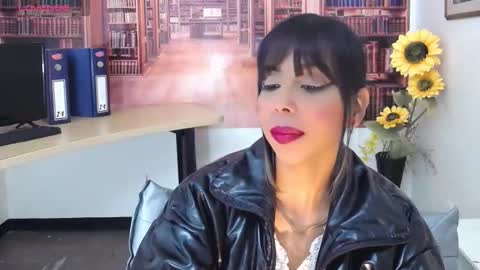 Snapshot of catalella_ar chatting on 25, 10, 2025 Queen Catalella online show from 25, 10, 2025