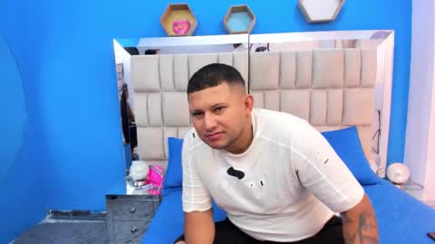 Jhon and Catalina online show from 15, 10, 2025