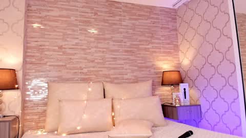 CatalinnaThompson online show from 22, 12, 2024