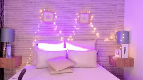 CatalinnaThompson online show from 29, 1, 2025