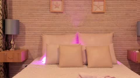 CatalinnaThompson online show from 1, 2, 2025