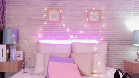 CatalinnaThompson online show from 13, 2, 2025