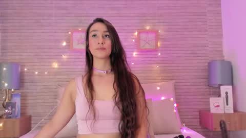 CatalinnaThompson online show from 7, 3, 2025