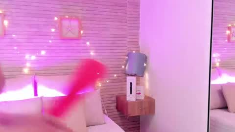 CatalinnaThompson online show from 8, 3, 2025