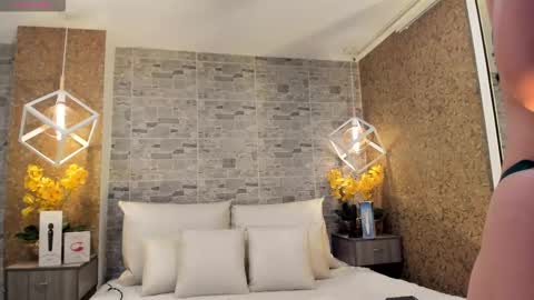 CatalinnaThompson online show from 29, 10, 2025