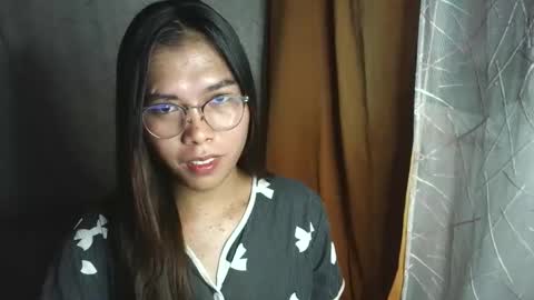 Snapshot of catherine_365 chatting on 19, 9, 2025 catherine_365 online show from 19, 9, 2025