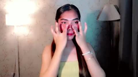 Snapshot of catherine_365 chatting on 21, 10, 2025 catherine_365 online show from 21, 10, 2025