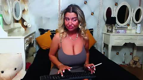 Snapshot of catpussy4 chatting on 9, 9, 2025 lauren online show from 9, 9, 2025