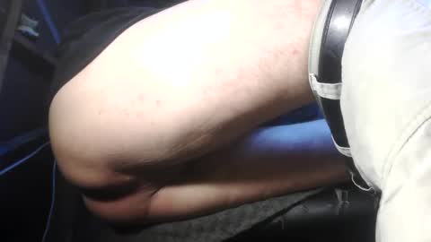 Snapshot of caughtnaked chatting on 8, 11, 2025 caughtnaked online show from 8, 11, 2025