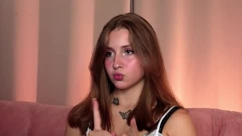 Lina  online show from 24, 9, 2025