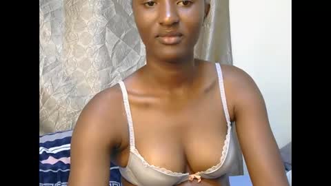 Snapshot of cee_queen chatting on 23, 5, 2026 cee_queen online show from 23, 5, 2026