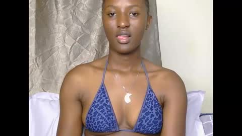 Snapshot of cee_queen chatting on 27, 5, 2026 cee_queen online show from 27, 5, 2026