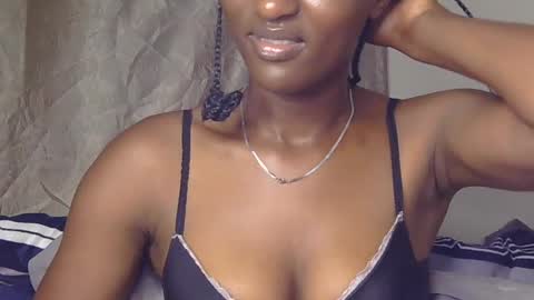 Snapshot of cee_queen chatting on 21, 6, 2026 cee_queen online show from 21, 6, 2026