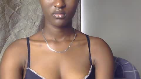 Snapshot of cee_queen chatting on 21, 6, 2026 cee_queen online show from 21, 6, 2026