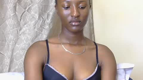 Snapshot of cee_queen chatting on 1, 7, 2026 cee_queen online show from 1, 7, 2026