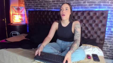 Snapshot of celeste_starsss chatting on 14, 11, 2025 celeste_starsss online show from 14, 11, 2025