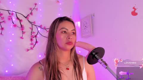 Hello guys my name is Sofi and Lizzie and  Vanessa online show from 4, 10, 2025