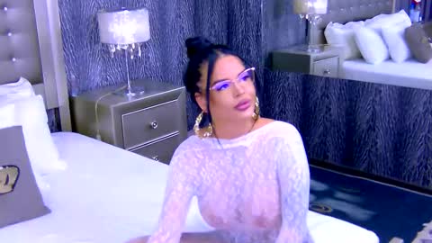 Snapshot of chanelledy1 chatting on 10, 10, 2025 chanelledy1 online show from 10, 10, 2025