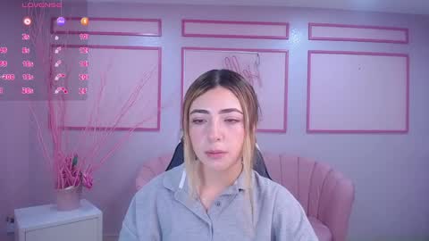 channel_blonde_a online show from 18, 12, 2024