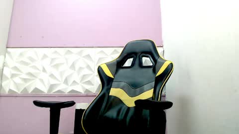 Snapshot of channel_exotic chatting on 5, 4, 2026 CHANNEL online show from 5, 4, 2026