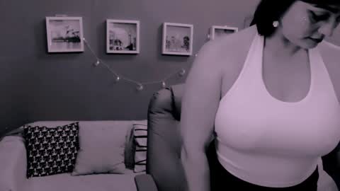 The Queen online show from 7, 12, 2024