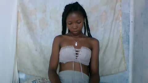 chariola0101 online show from 24, 1, 2025