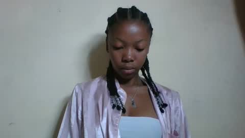 chariola0101 online show from 12, 3, 2025