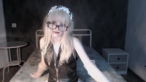 Snapshot of charlie_crystal chatting on 27, 11, 2025 Charlie online show from 27, 11, 2025