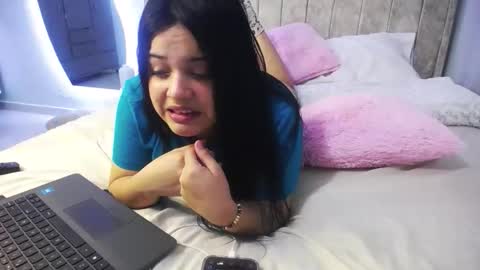 Snapshot of charlot_walker chatting on 5, 2, 2026 Charlote Walker online show from 5, 2, 2026